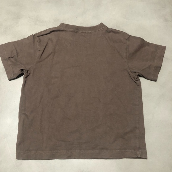 ROOTS Beaver Canoe T-Shirt & Children’s Place Cargo Shorts Outfit - Picture 3 of 9